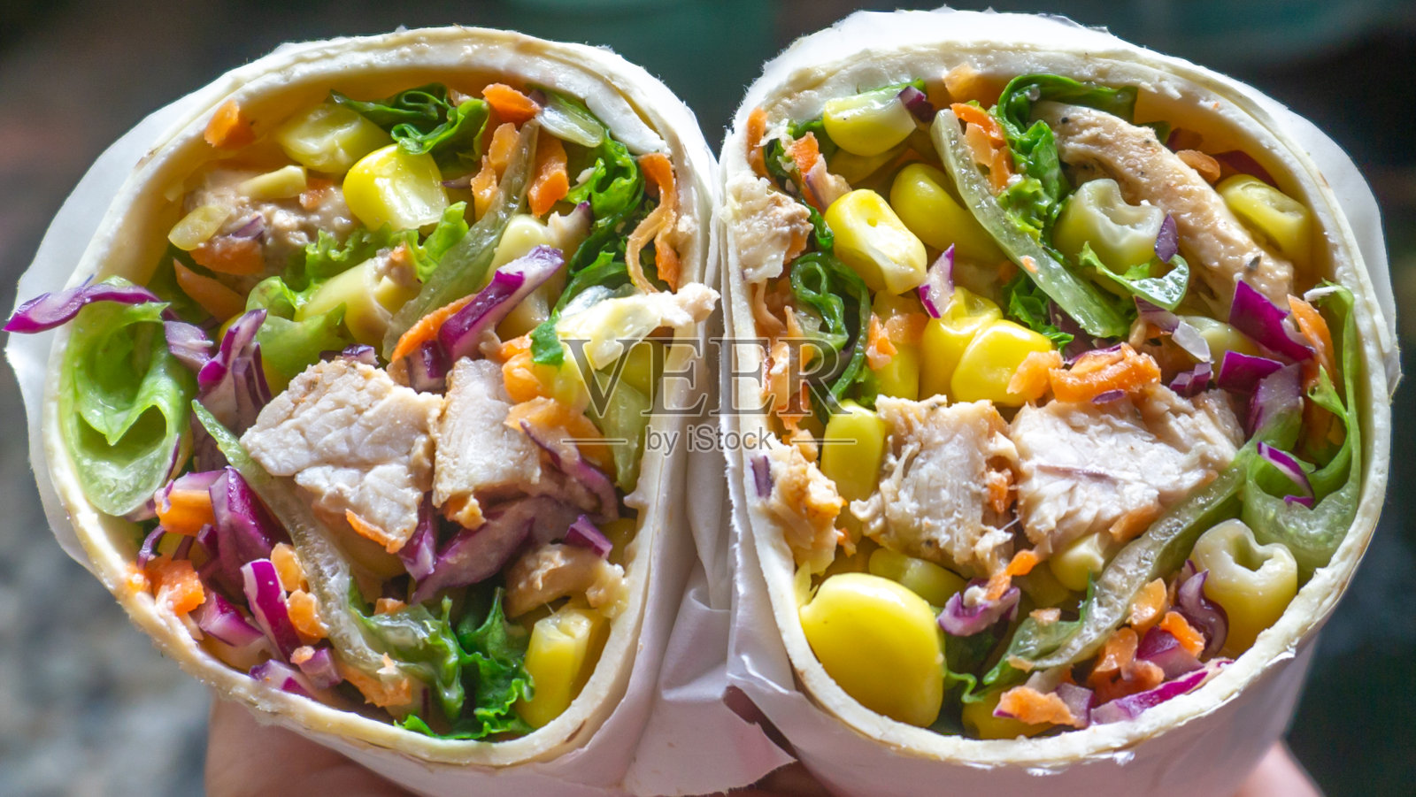 沙拉卷馅料特写照片摄影图片