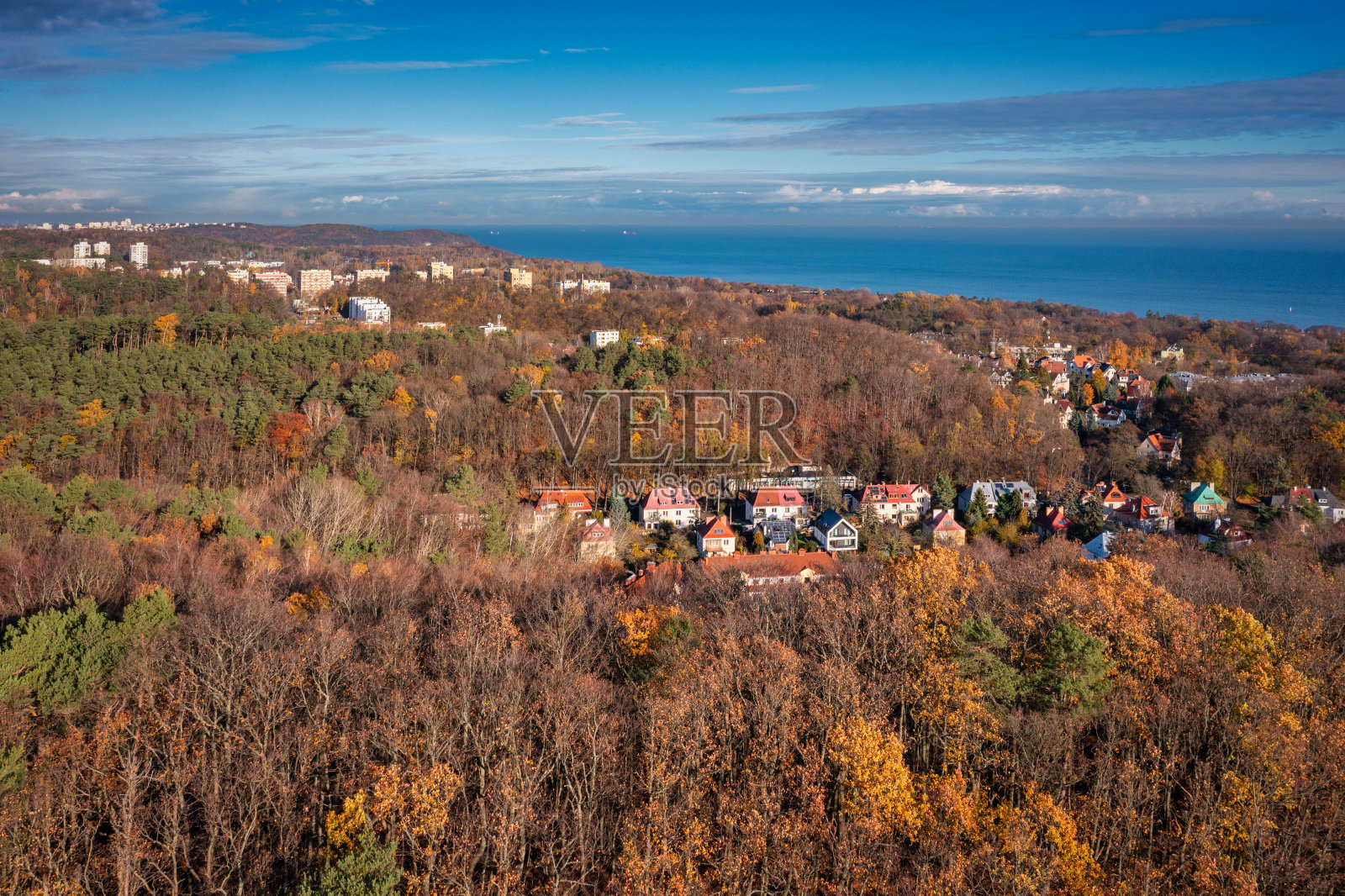秋天美丽的索波特市市景。波兰。照片摄影图片