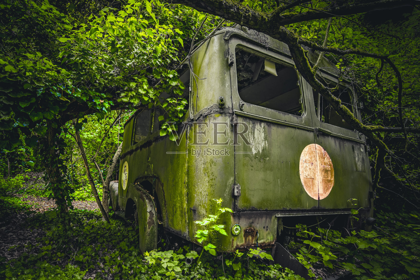 腐烂的救护车照片摄影图片