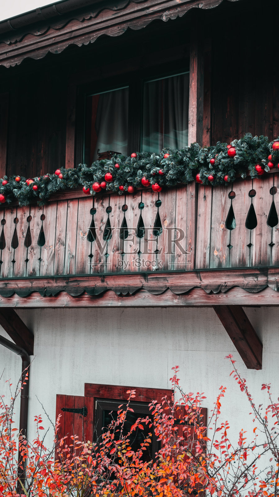 餐厅为新年装饰一新照片摄影图片