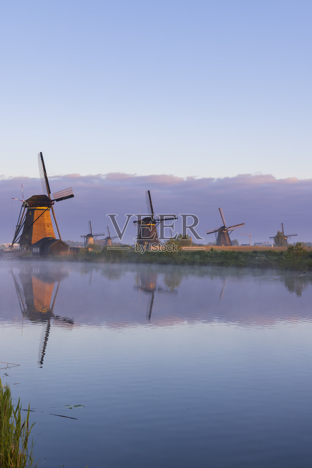 荷兰儿童堤防的传统荷兰风车-联合国教科文组织遗址照片摄影图片