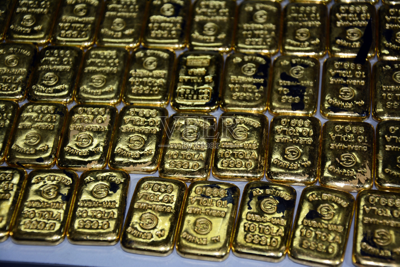 近距离堆砌金条，理财理财理念与商业。照片摄影图片