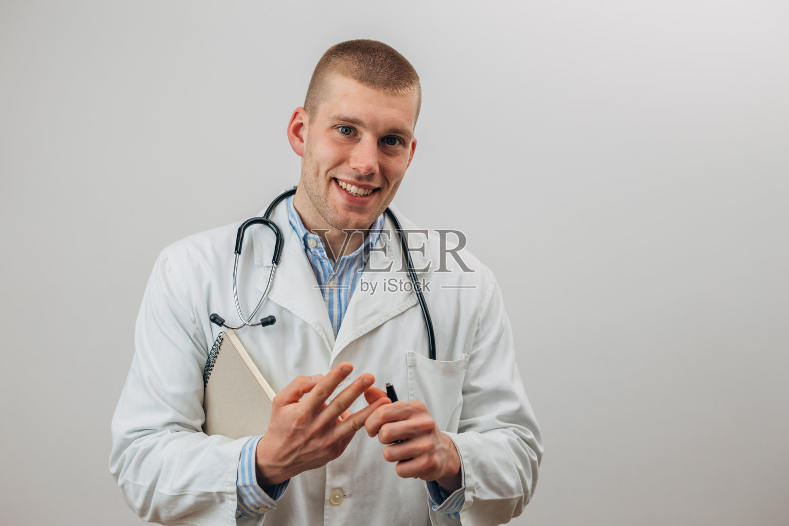 年轻成年医生的肖像照片摄影图片