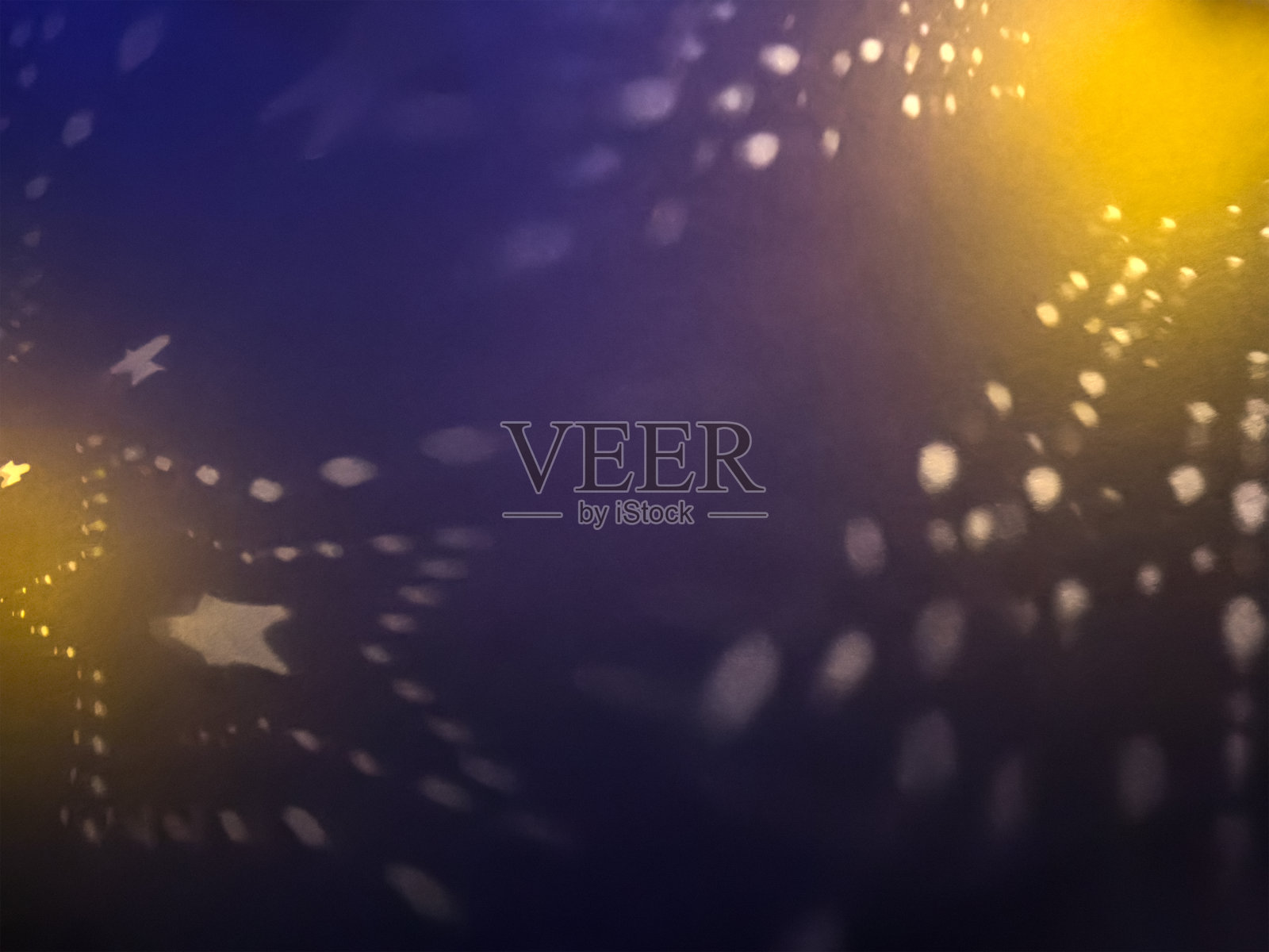 喜庆的新年背景用五颜六色的灯光反射。照片摄影图片