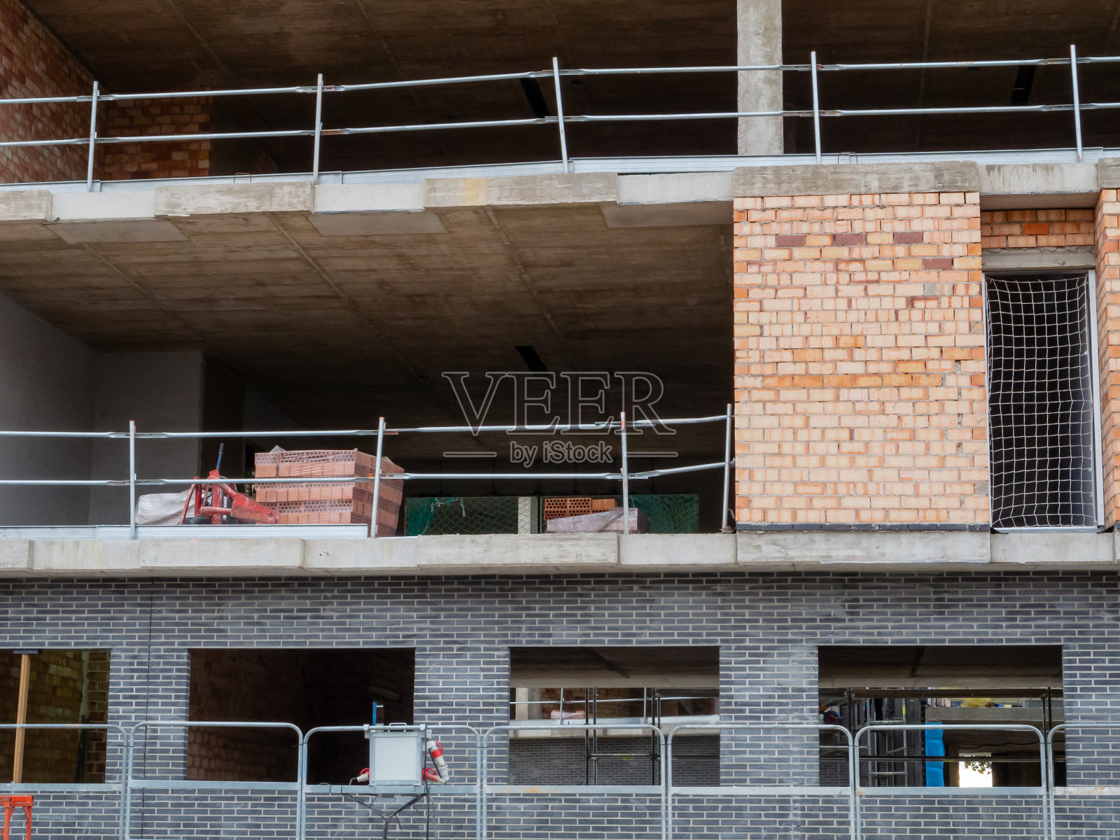 进度的层次:探索一个在建建筑的骨架的楼层。照片摄影图片