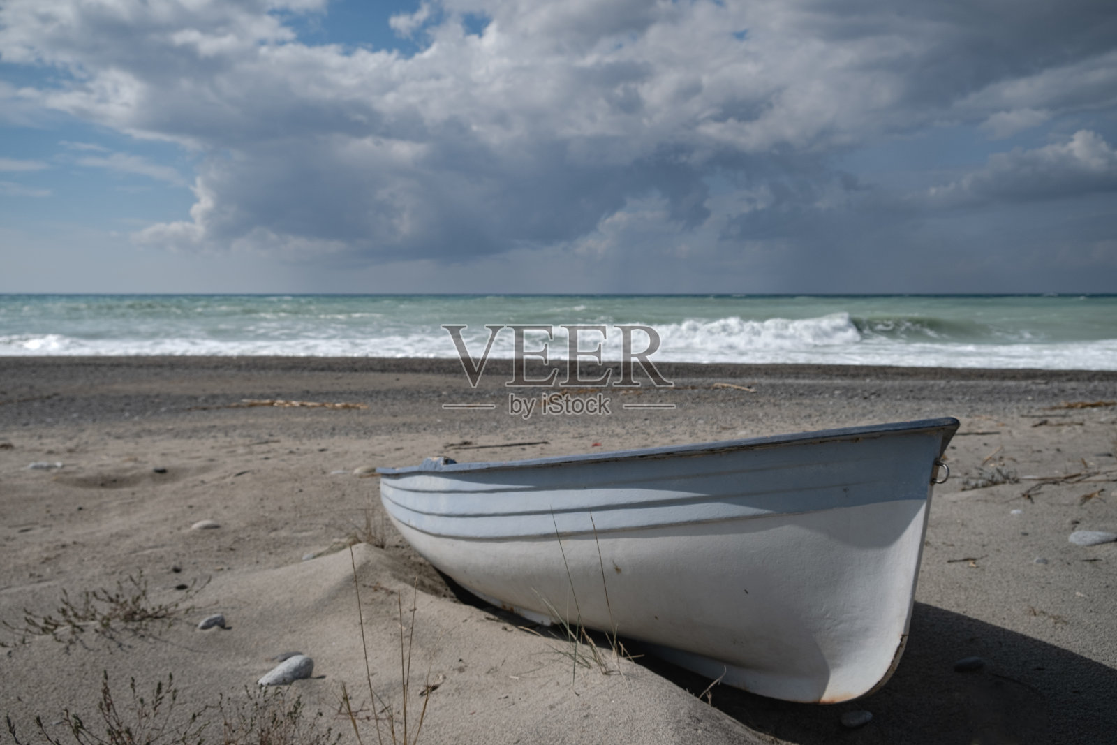 海滩上的小船照片摄影图片