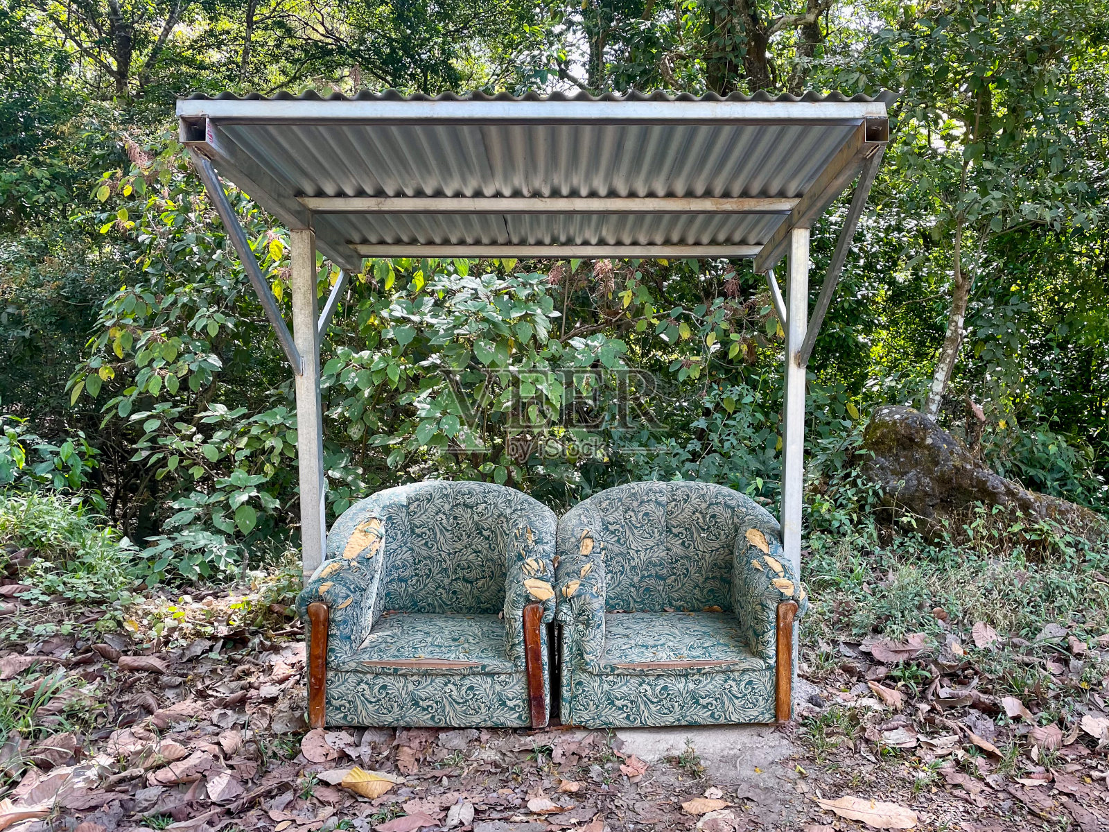 哥斯达黎加的临时公交车站照片摄影图片