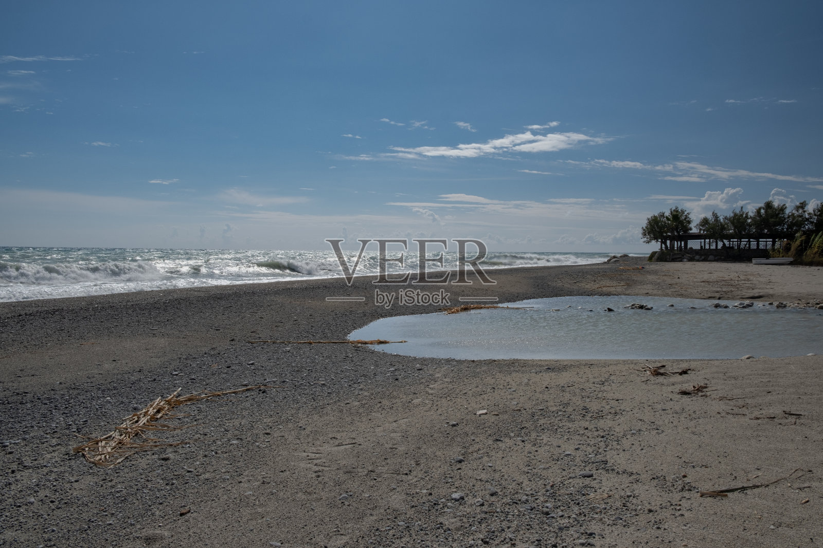空旷沙滩上的海景照片摄影图片