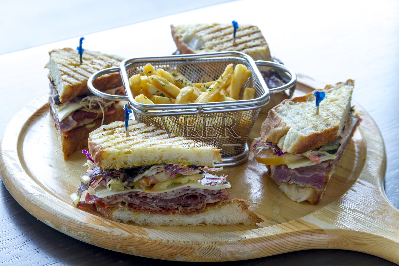 俱乐部三明治配薯条照片摄影图片