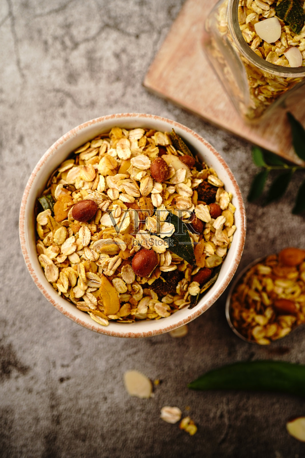 自制燕麦Chivda或Chivda照片摄影图片