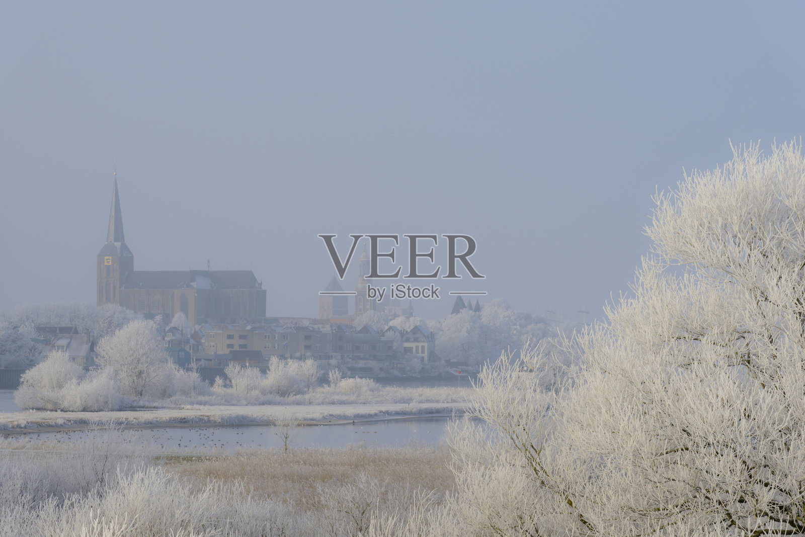 荷兰冬天的坎彭和艾塞尔河照片摄影图片