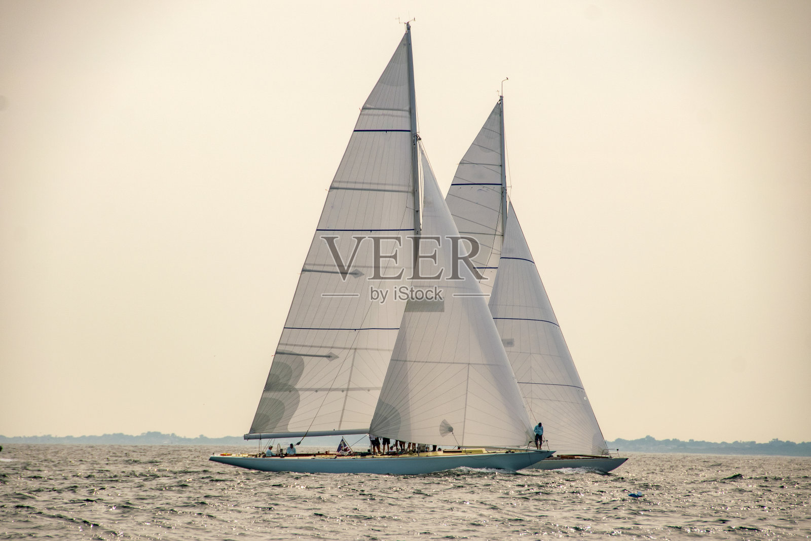 两艘经典12米帆船照片摄影图片