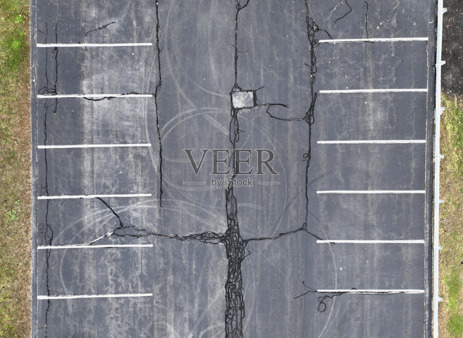 空荡的旧停车场鸟瞰图照片摄影图片