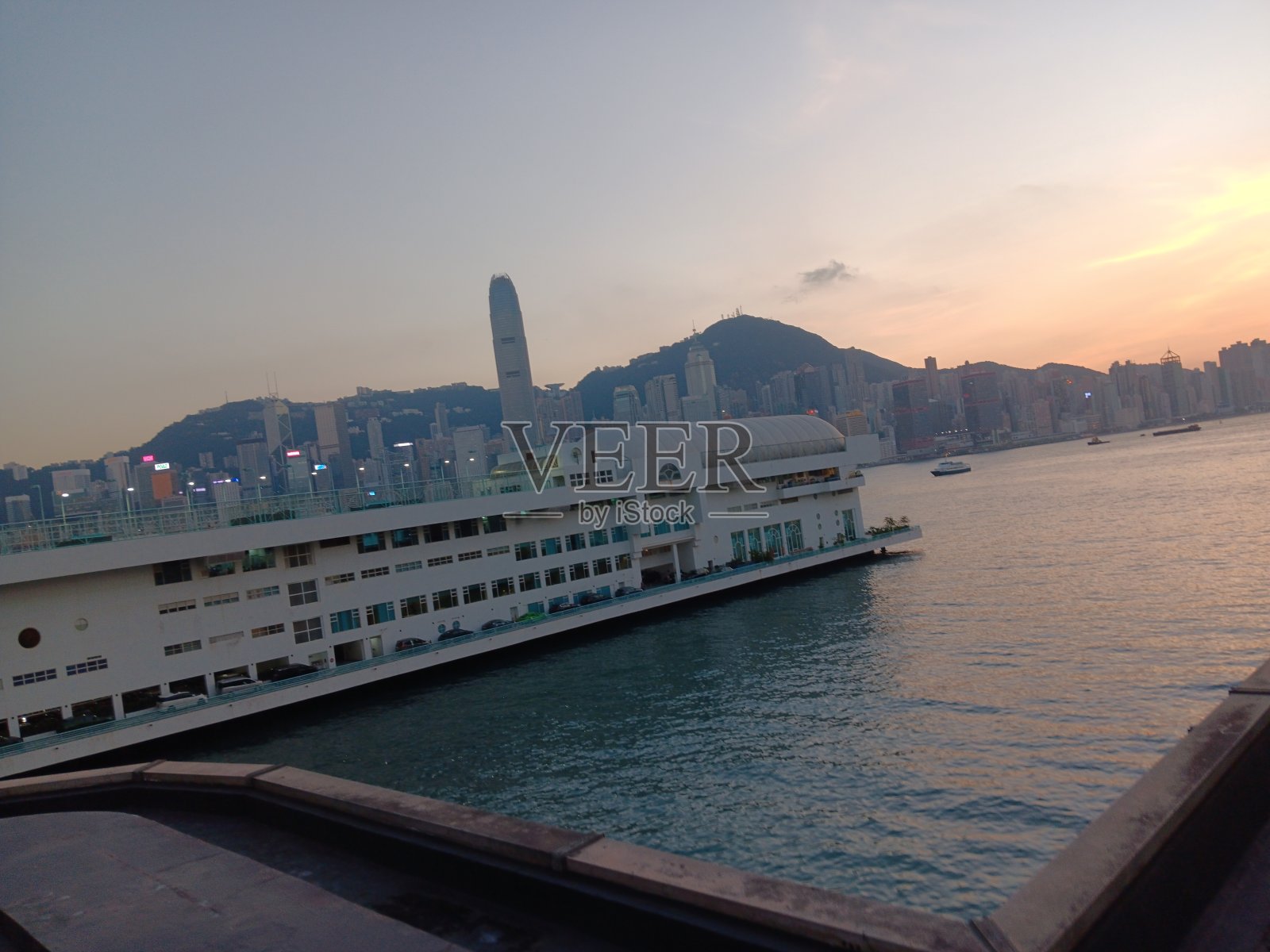 摆渡码头，可在港口对岸观光照片摄影图片