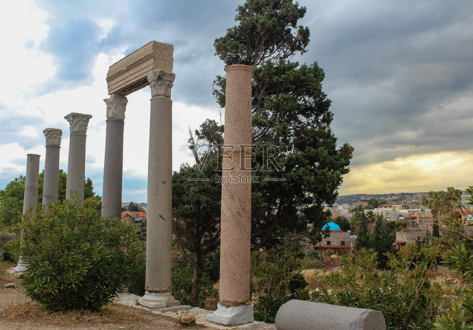 腓尼基城著名的比布鲁斯，罗马时期的柱廊照片摄影图片