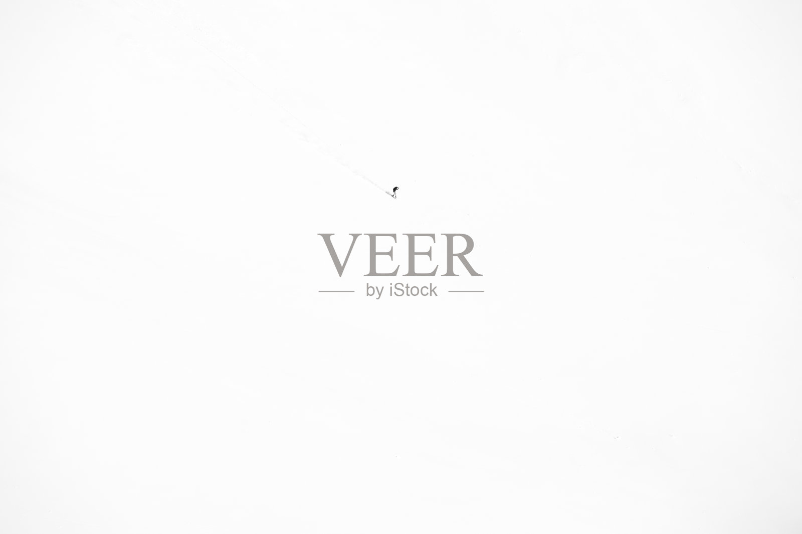 在偏远地区滑雪和单板滑雪照片摄影图片