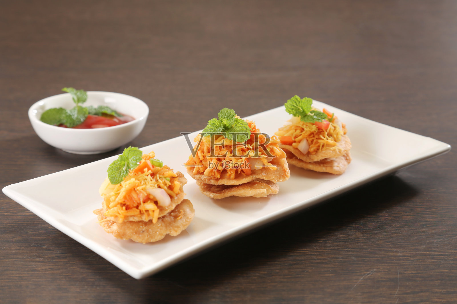 Sev Puri Chaat或街头小吃，印度小吃照片摄影图片