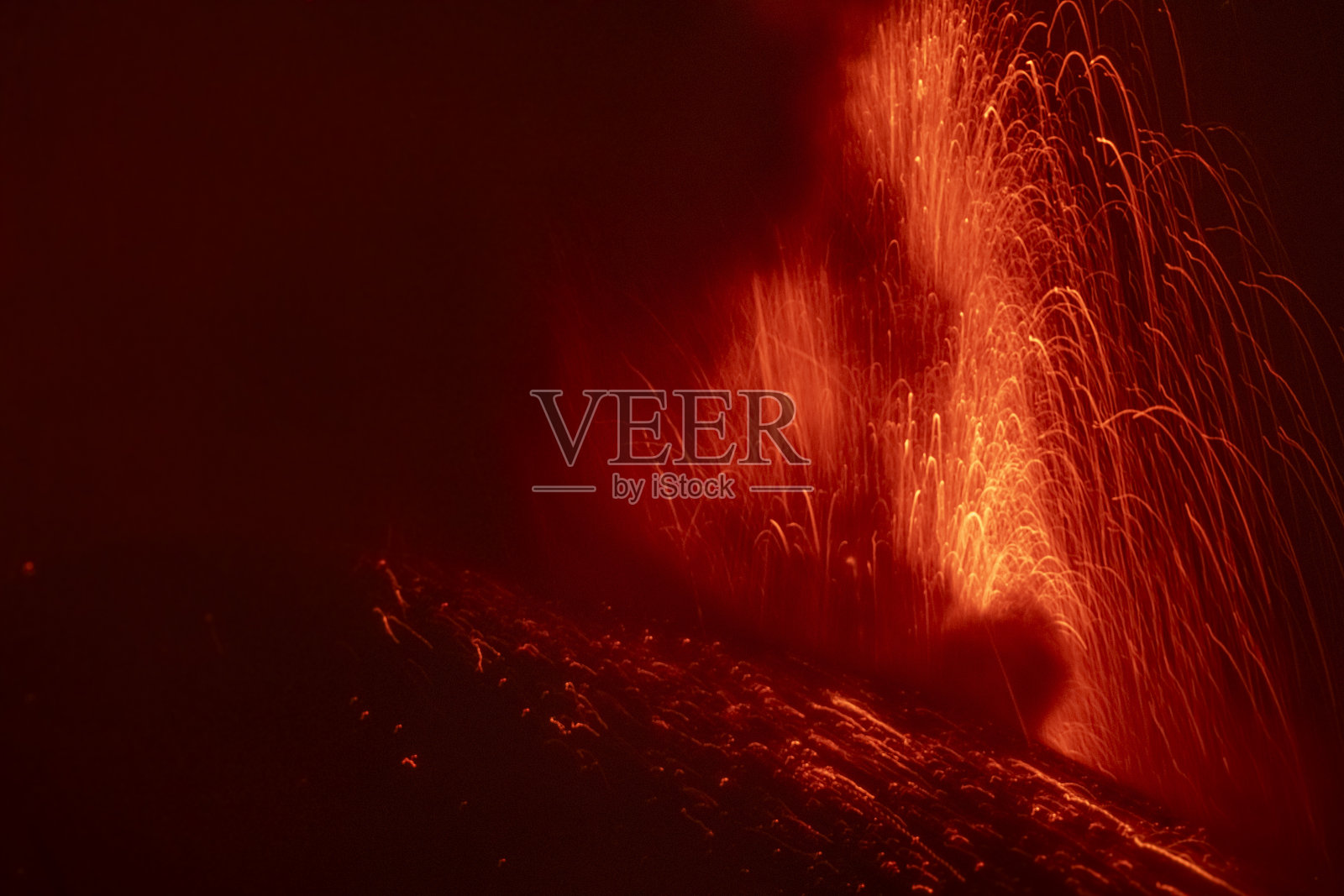 拉帕尔马岛，被加那利群岛的康伯雷别哈火山摧毁照片摄影图片