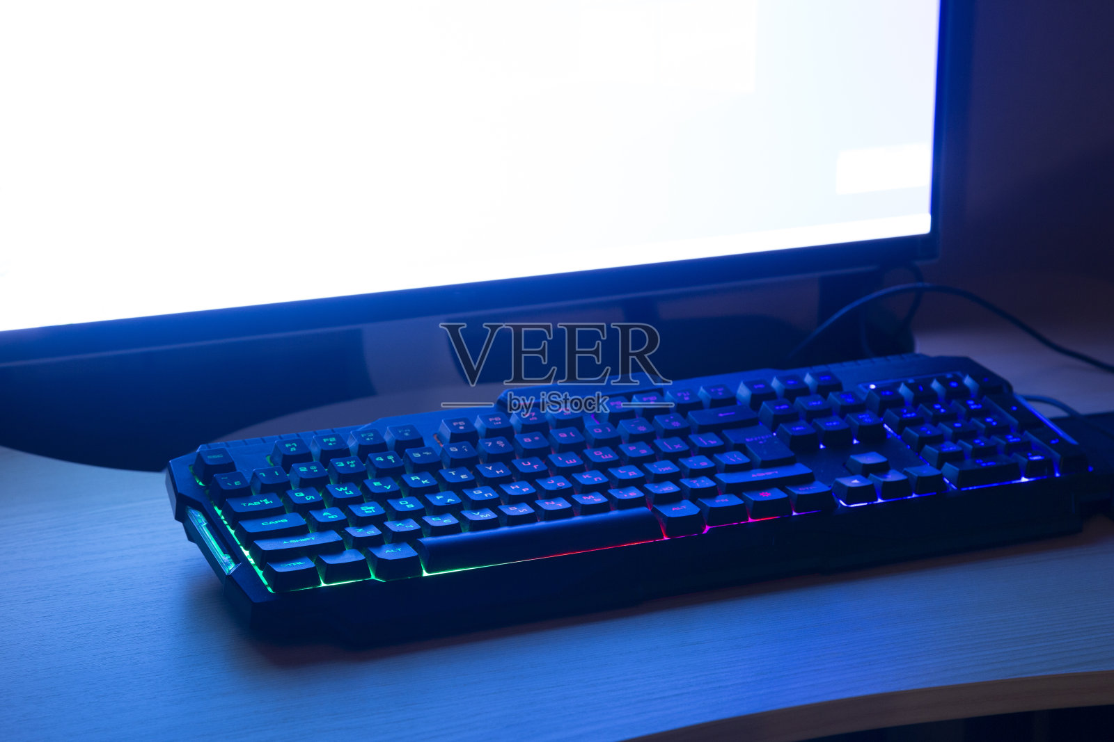 电脑用于电脑游戏。照片摄影图片