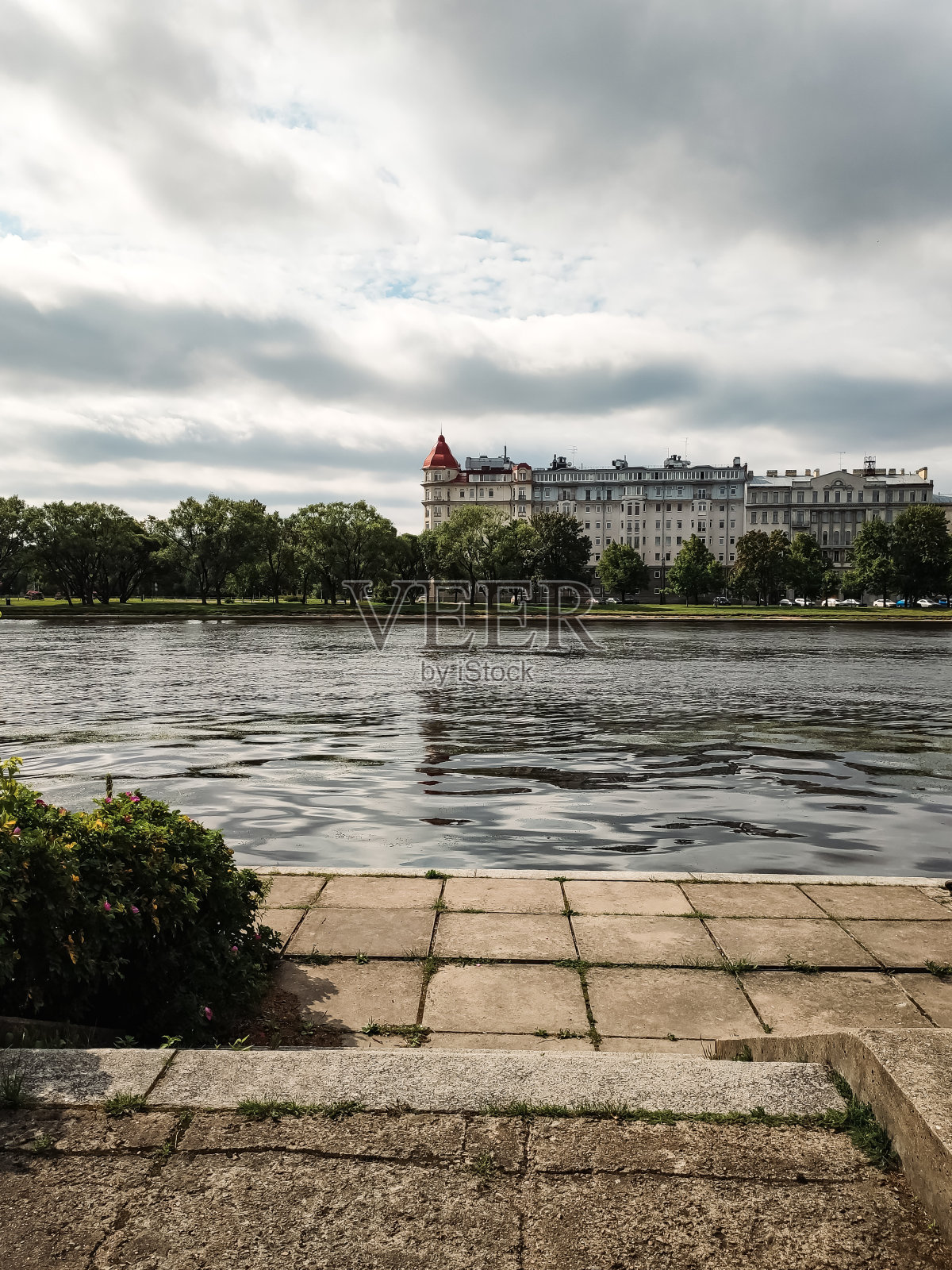 夏日埃拉金岛湖的景色照片摄影图片