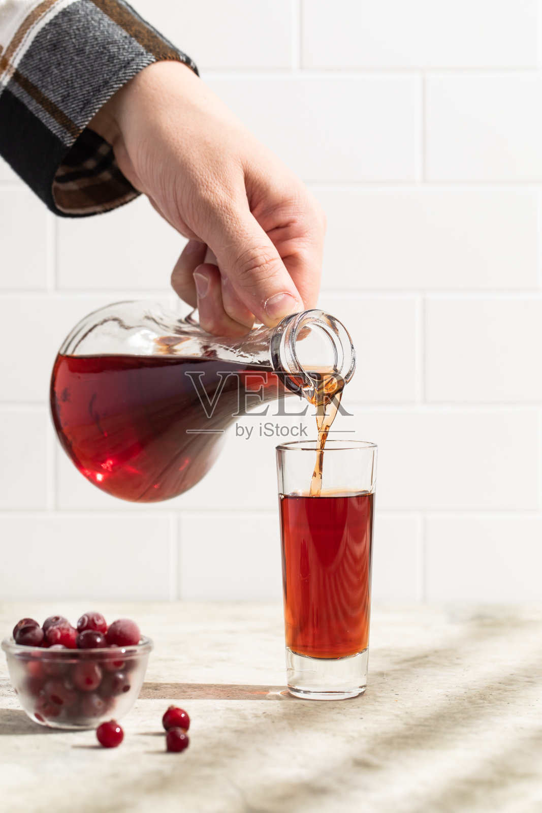 蔓越莓利口酒。照片摄影图片