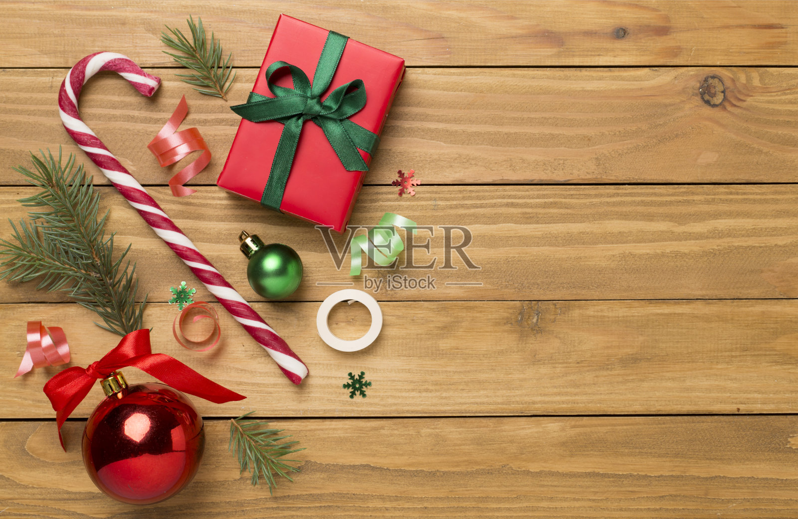 木制背景上的圣诞平面构图，俯视图照片摄影图片