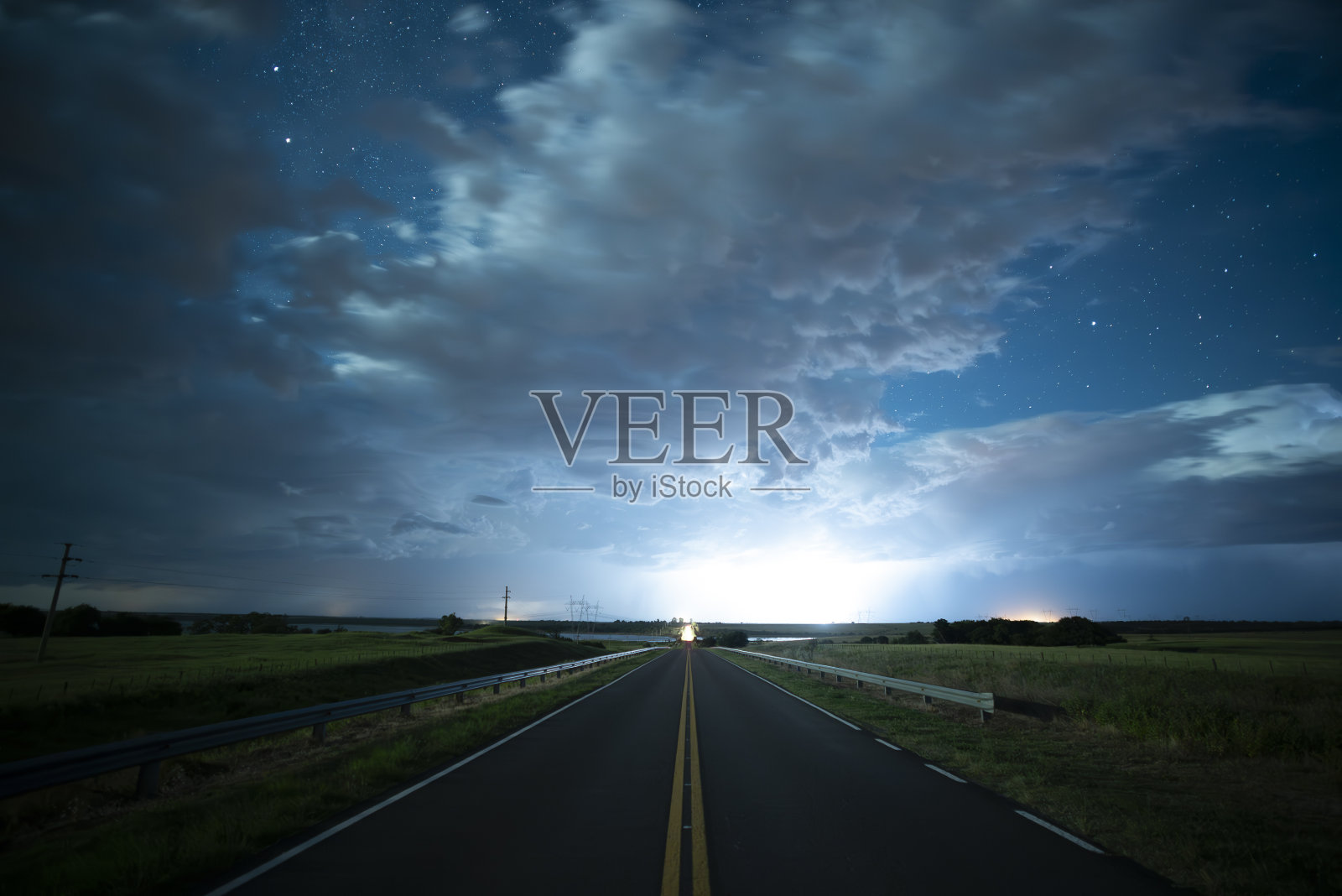 潘帕斯平原的道路，拉潘帕斯省，巴塔哥尼亚，阿根廷照片摄影图片