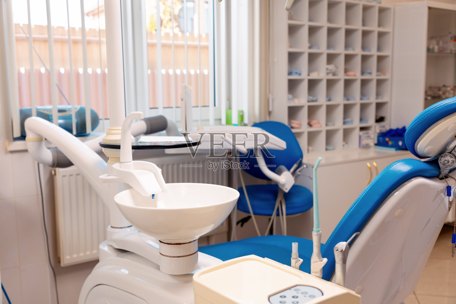 现代牙科诊所。口腔修复实验室。口腔科和牙科的概念照片摄影图片