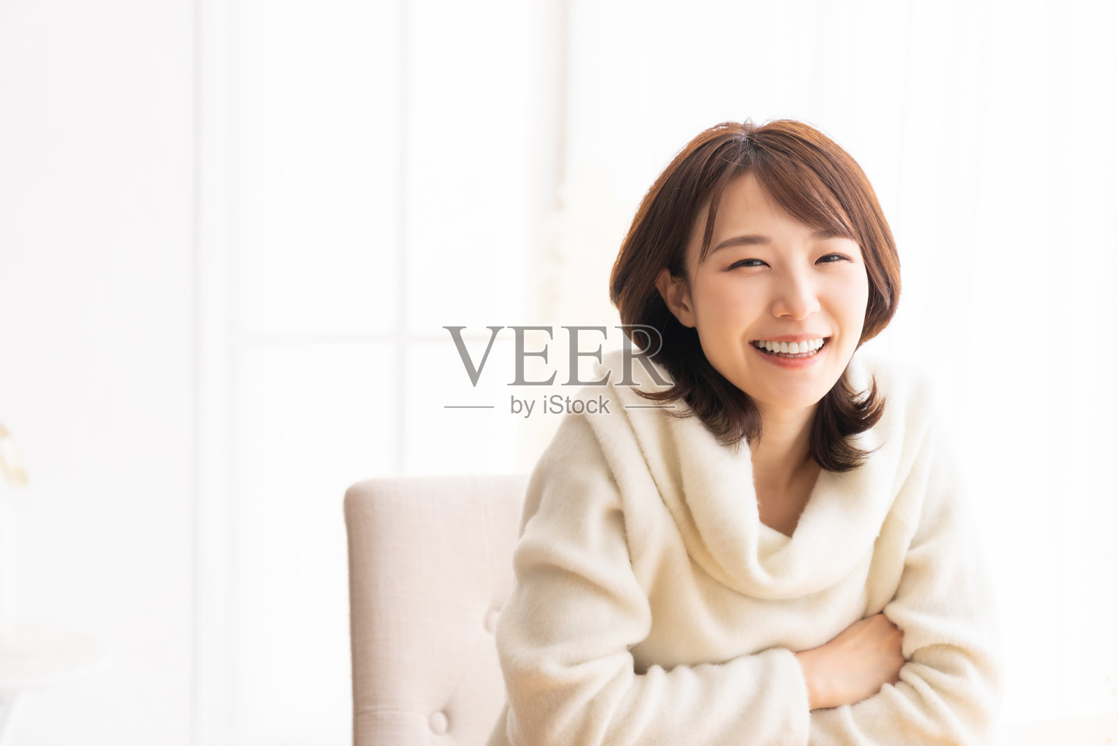 年轻迷人的亚洲女人照片摄影图片