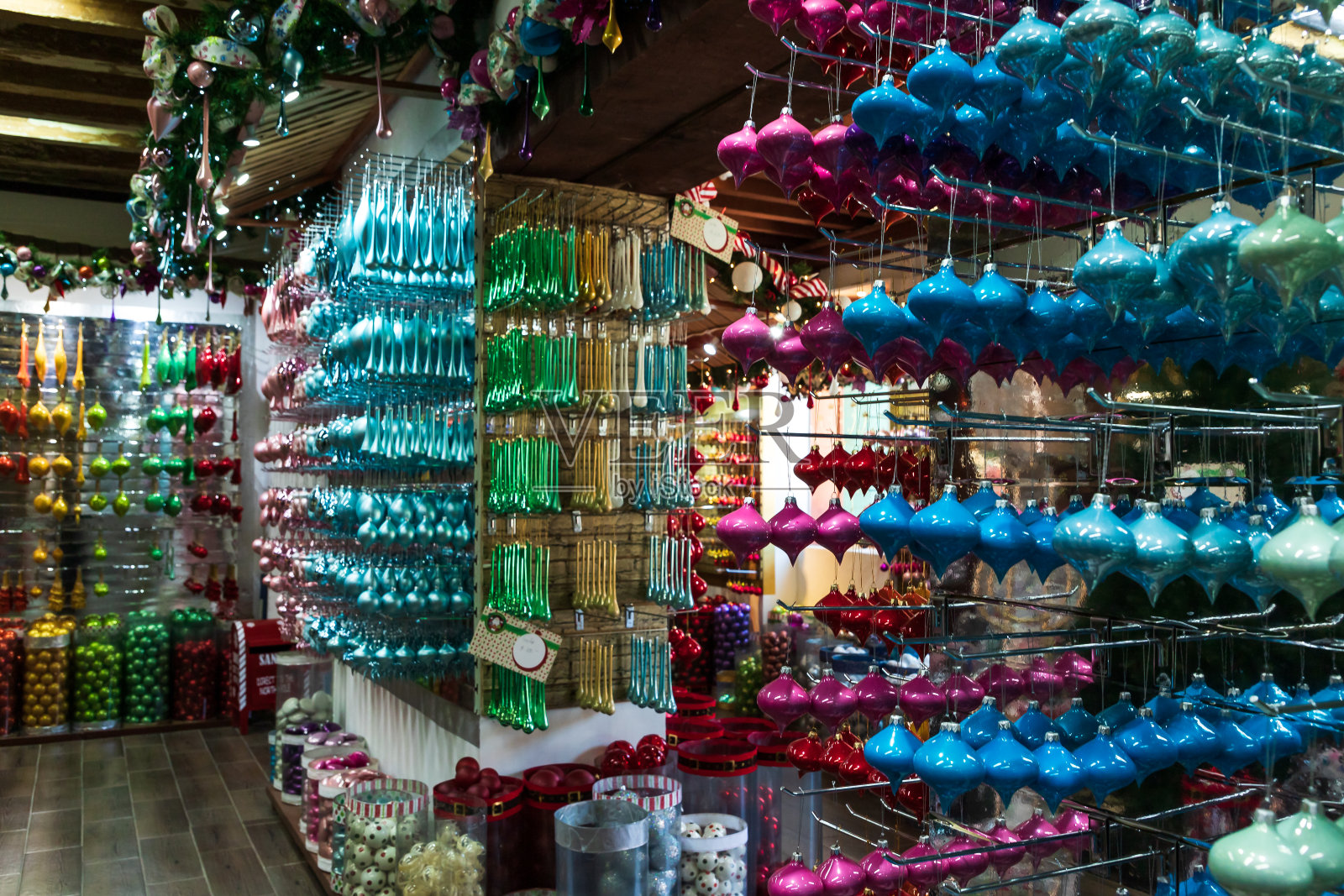 显示与圣诞球三照片摄影图片