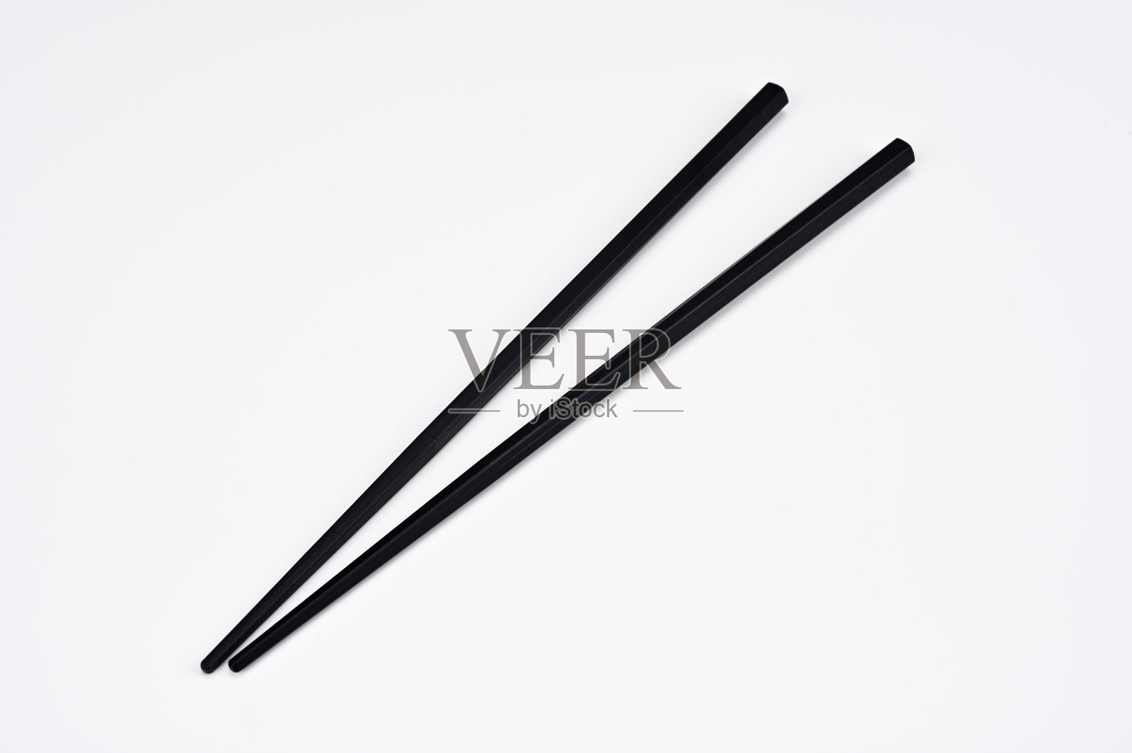黑色的耐热筷子是日本制造的。照片摄影图片