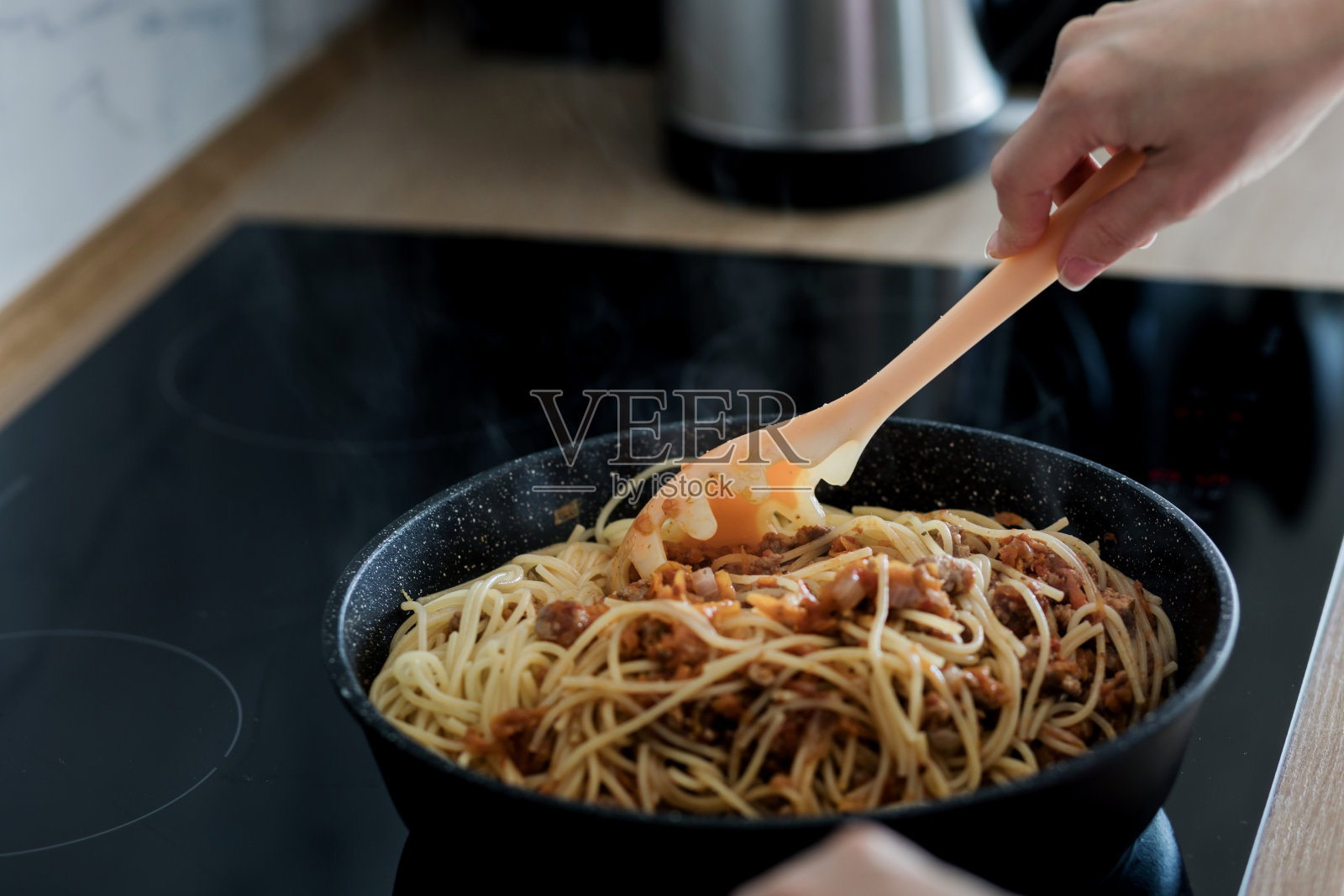 厨师做意大利面食照片摄影图片