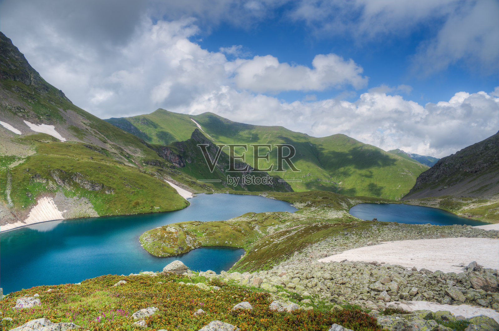 山湖碧水。照片摄影图片
