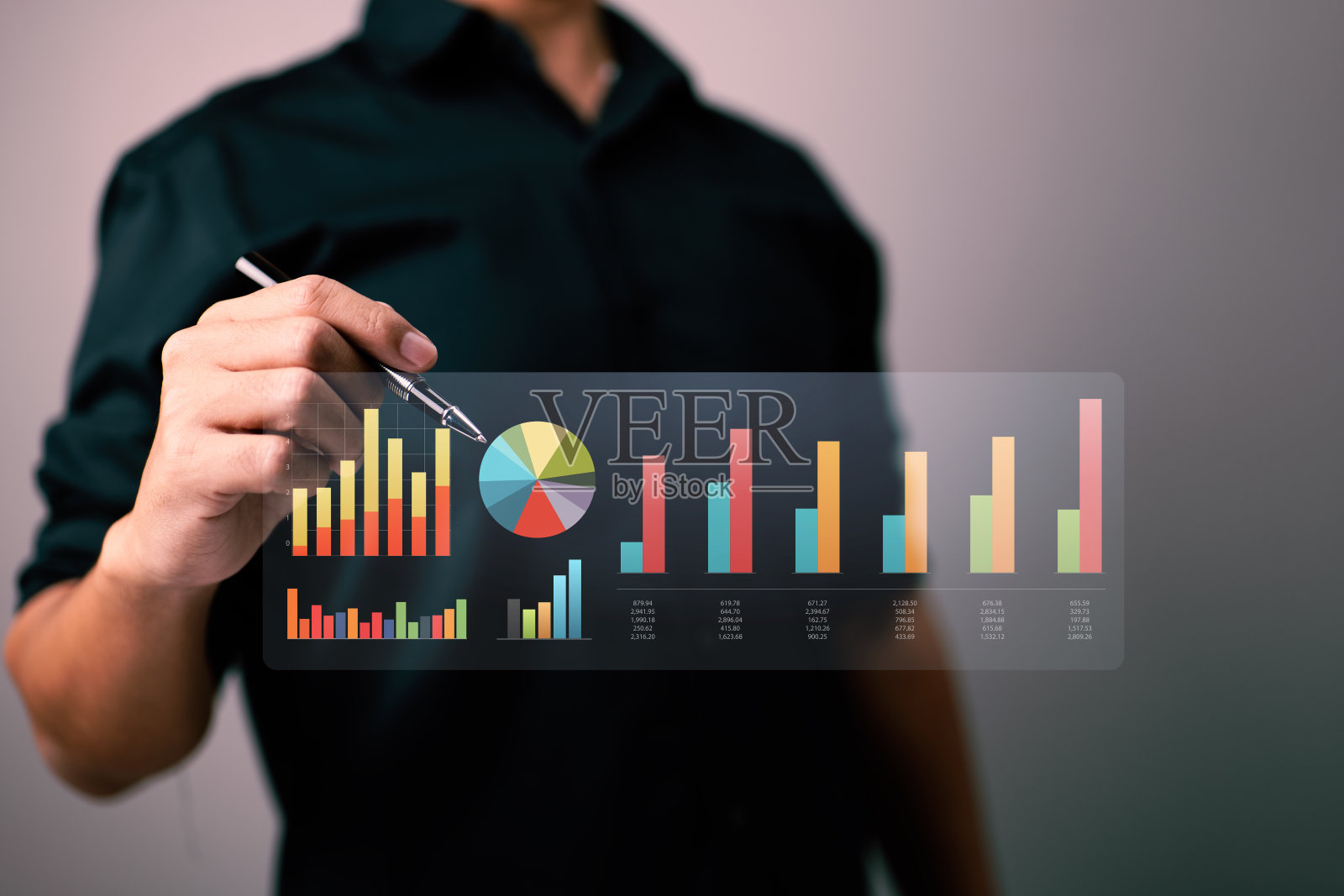 弹性是经济和人类运作中的一个关键概念，它使个人和企业能够承受挑战和挫折并从中恢复过来。照片摄影图片