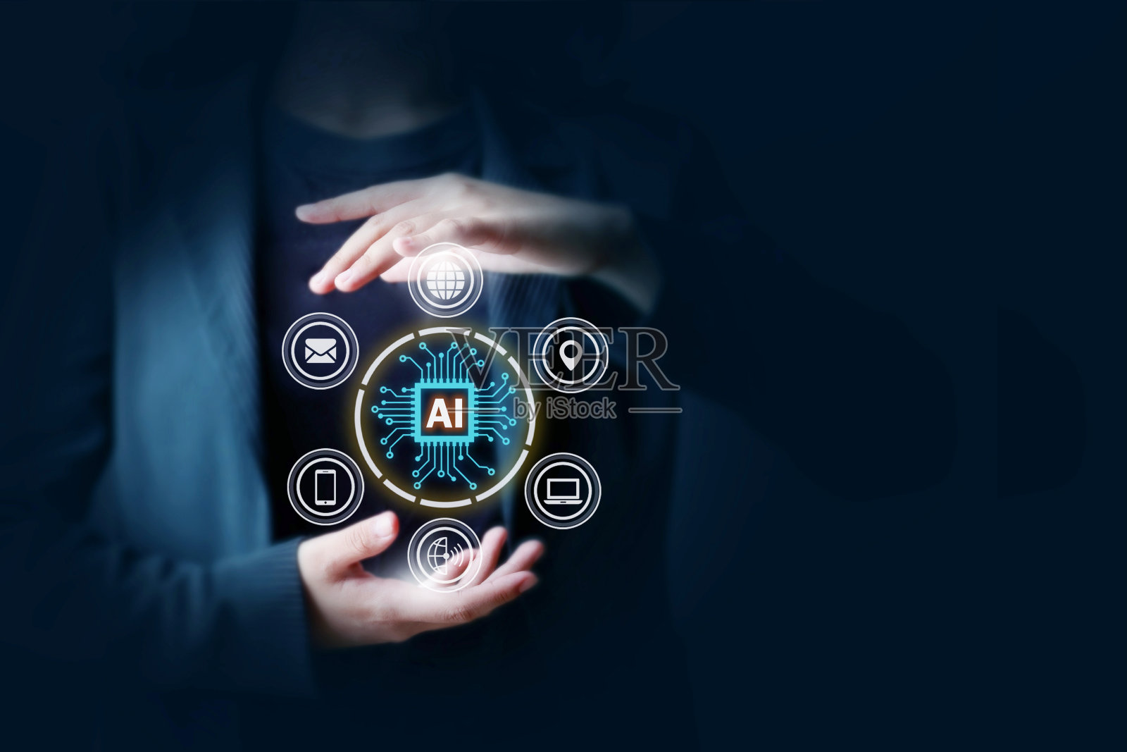 商人使用全球互联网技术连接聊天与人工智能聊天使用命令提示符创建一些东西。未来科技科技理念照片摄影图片