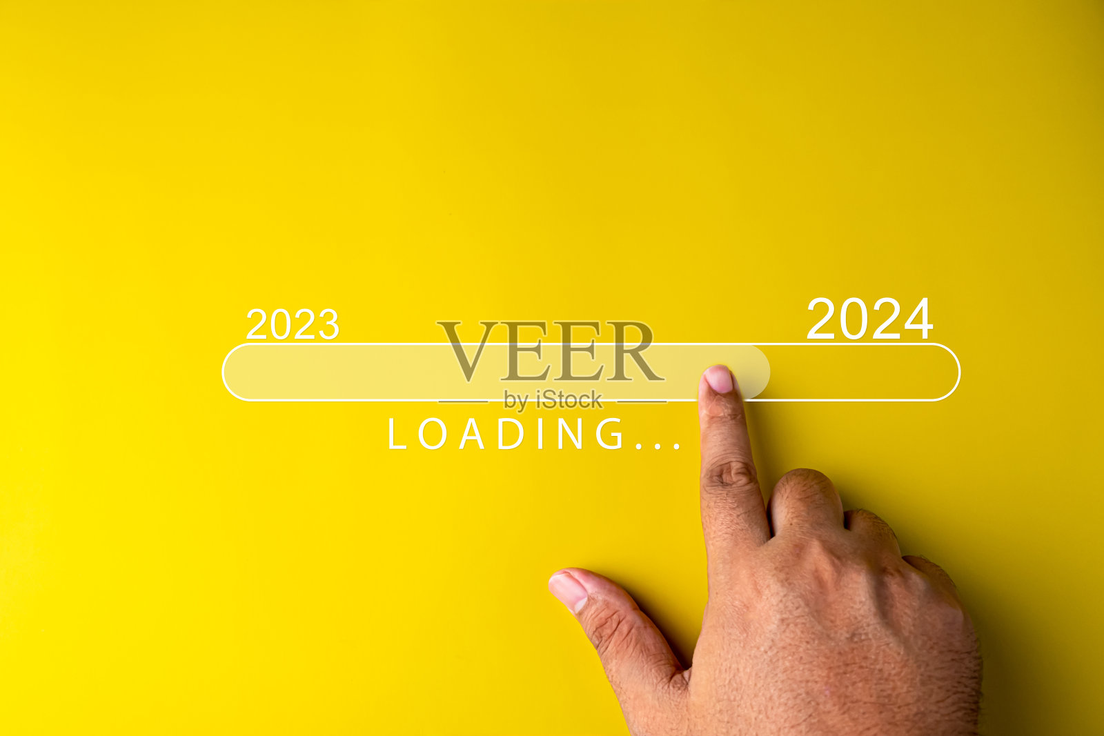 从2023年装载到2024年，以科技理念倒计时“圣诞快乐、新年快乐”，开启新事业、新生活。照片摄影图片