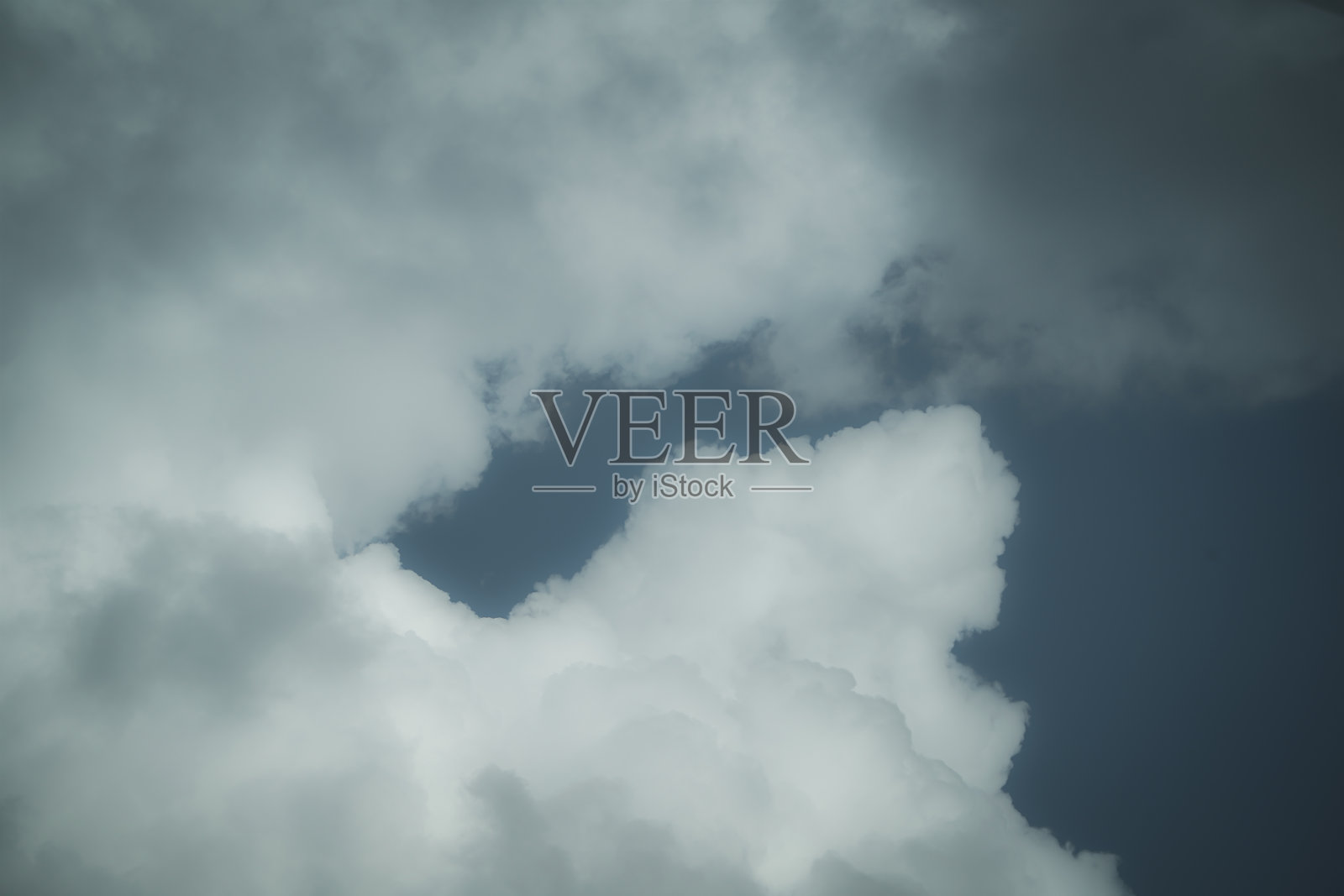 雨前形成雨云。股票的照片。照片摄影图片