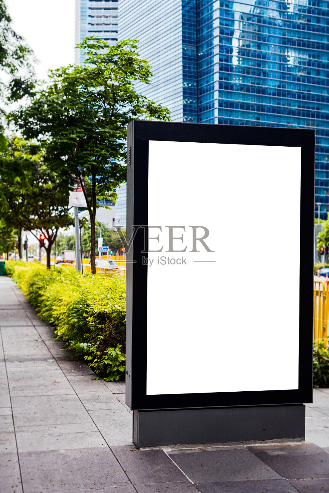 城市空白垂直广告牌户外城市灯光海报广告照片摄影图片