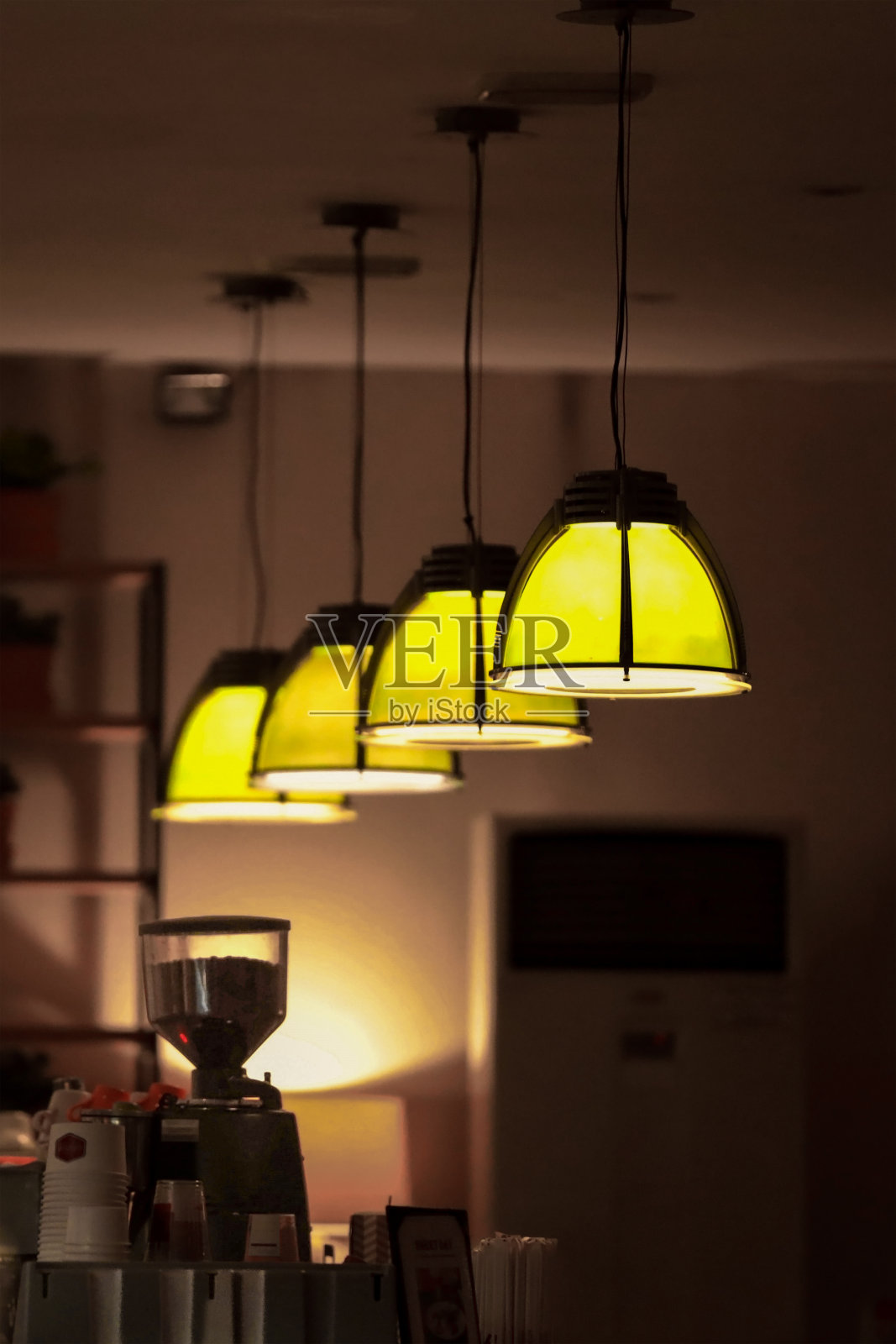 黄色chandlier照片摄影图片