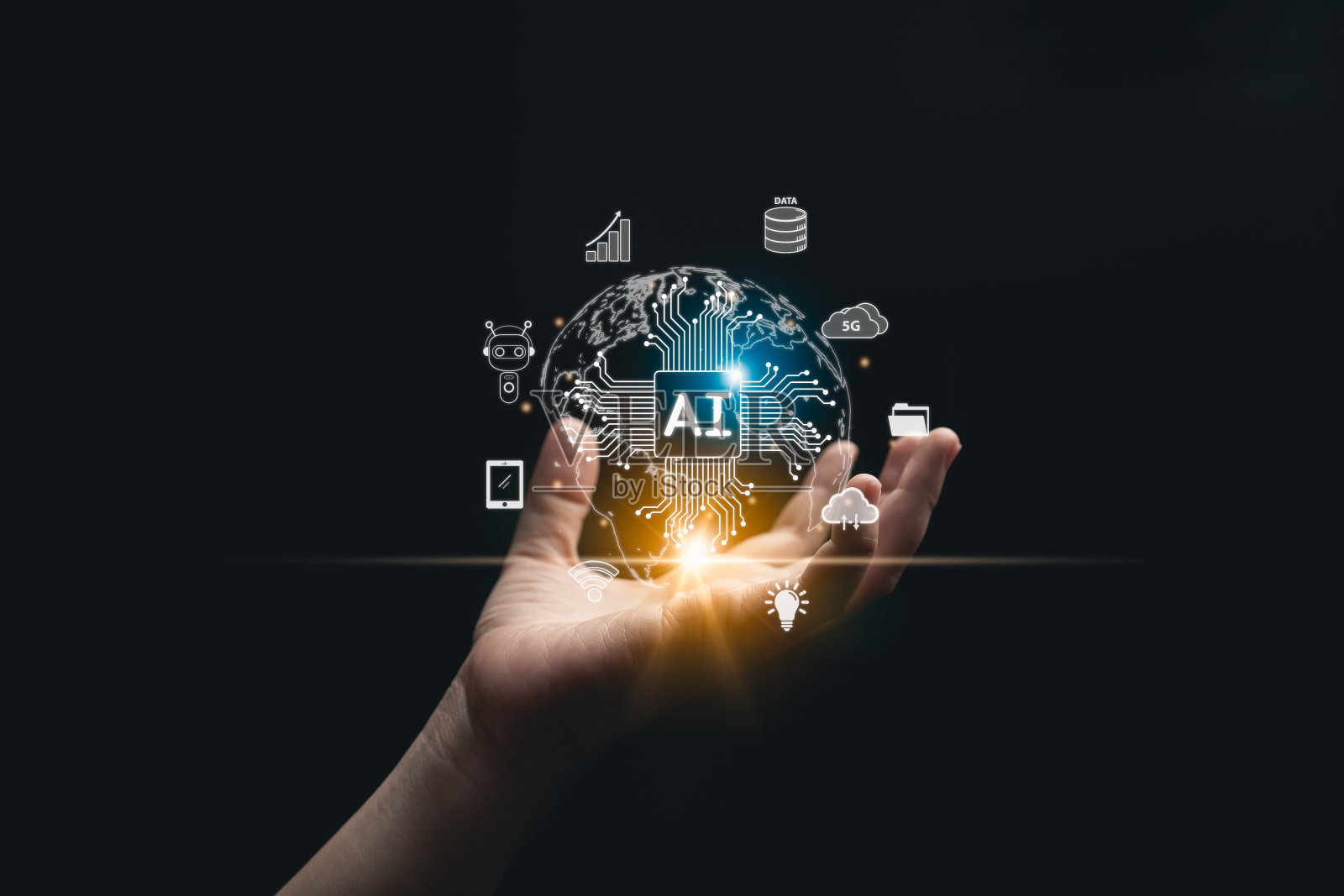 女商人手持虚拟地球图标与数字聊天机器人、GPT、机器人应用、对话助手、AI人工智能概念、数字聊天机器人虚拟屏幕。自动AI。照片摄影图片