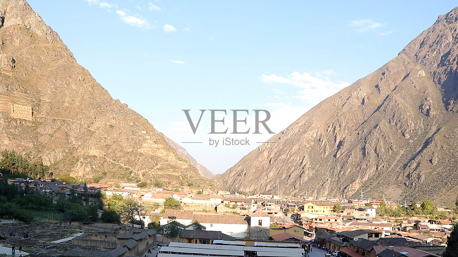 从废墟上俯瞰奥扬坦波，秘鲁，南美洲。照片摄影图片