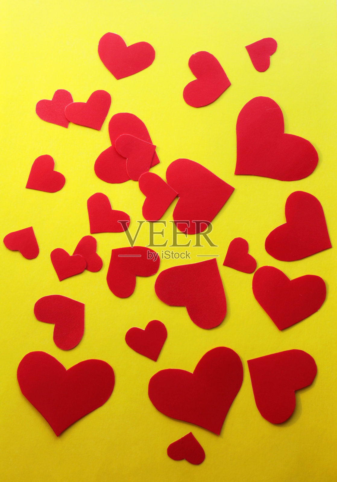 黄底红心，情人节概念照片摄影图片