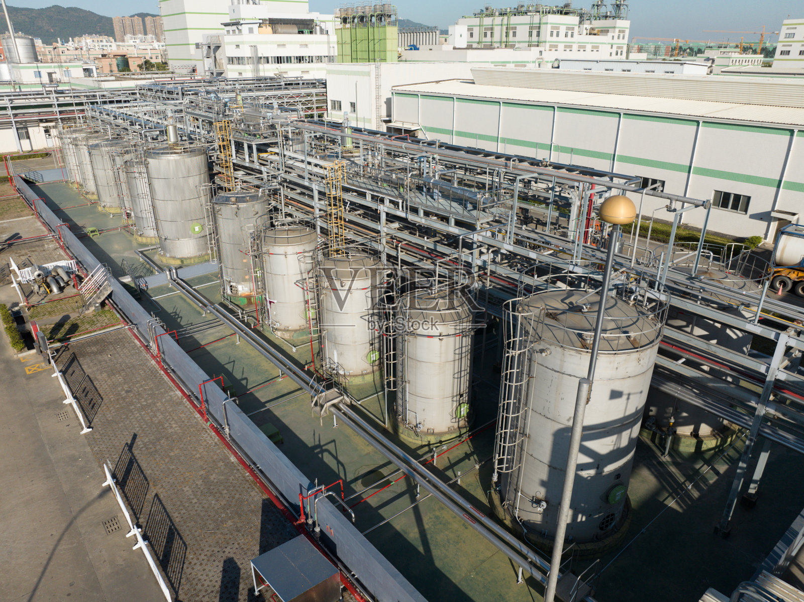 工厂生产原料储罐照片摄影图片