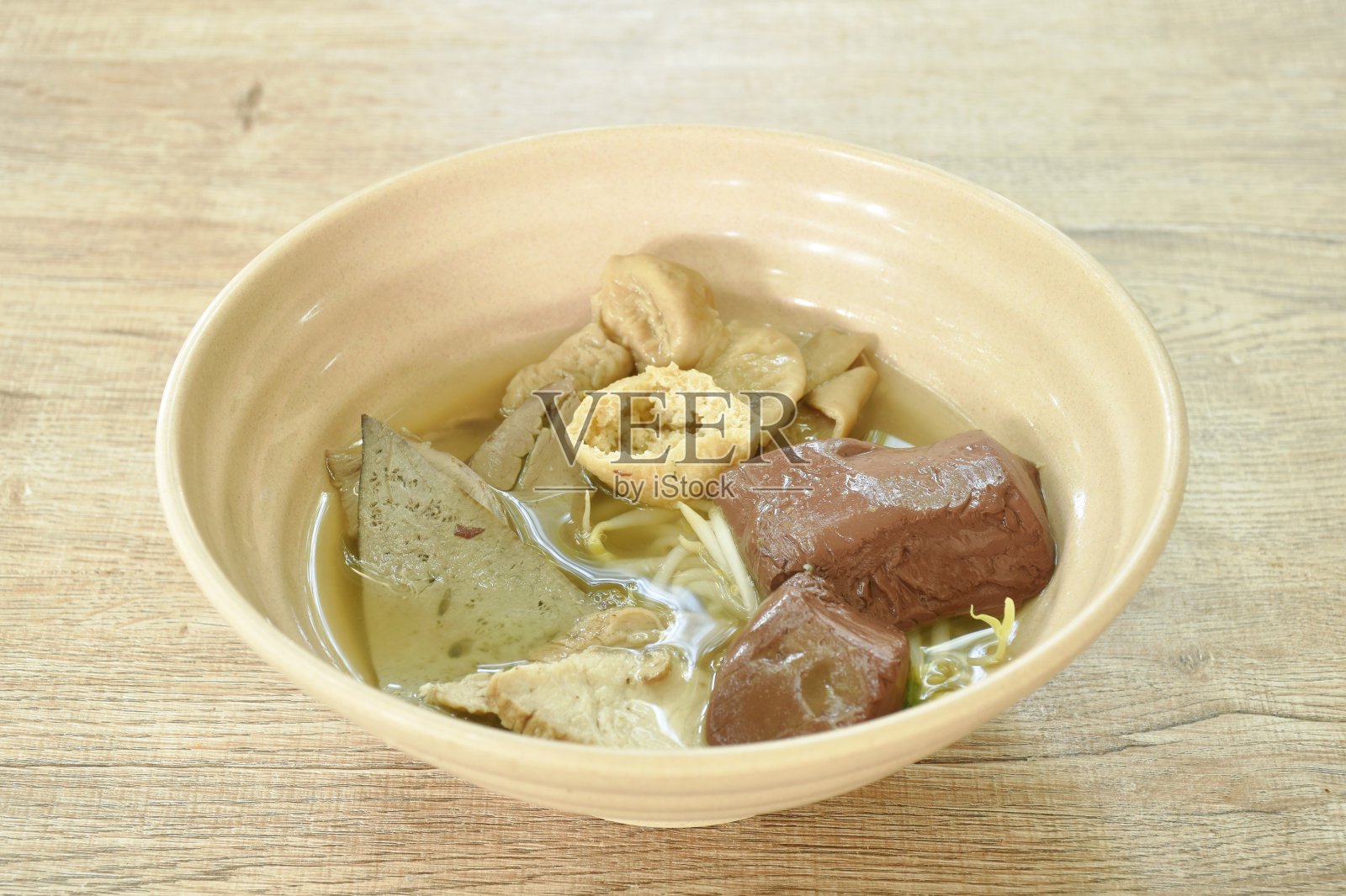 猪血猪肠豆芽清汤照片摄影图片