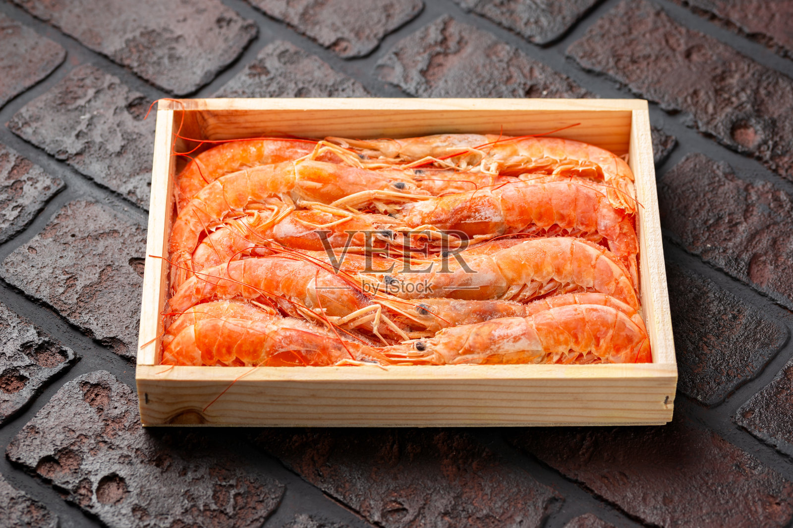 冻王虾，木盒海鲜照片摄影图片