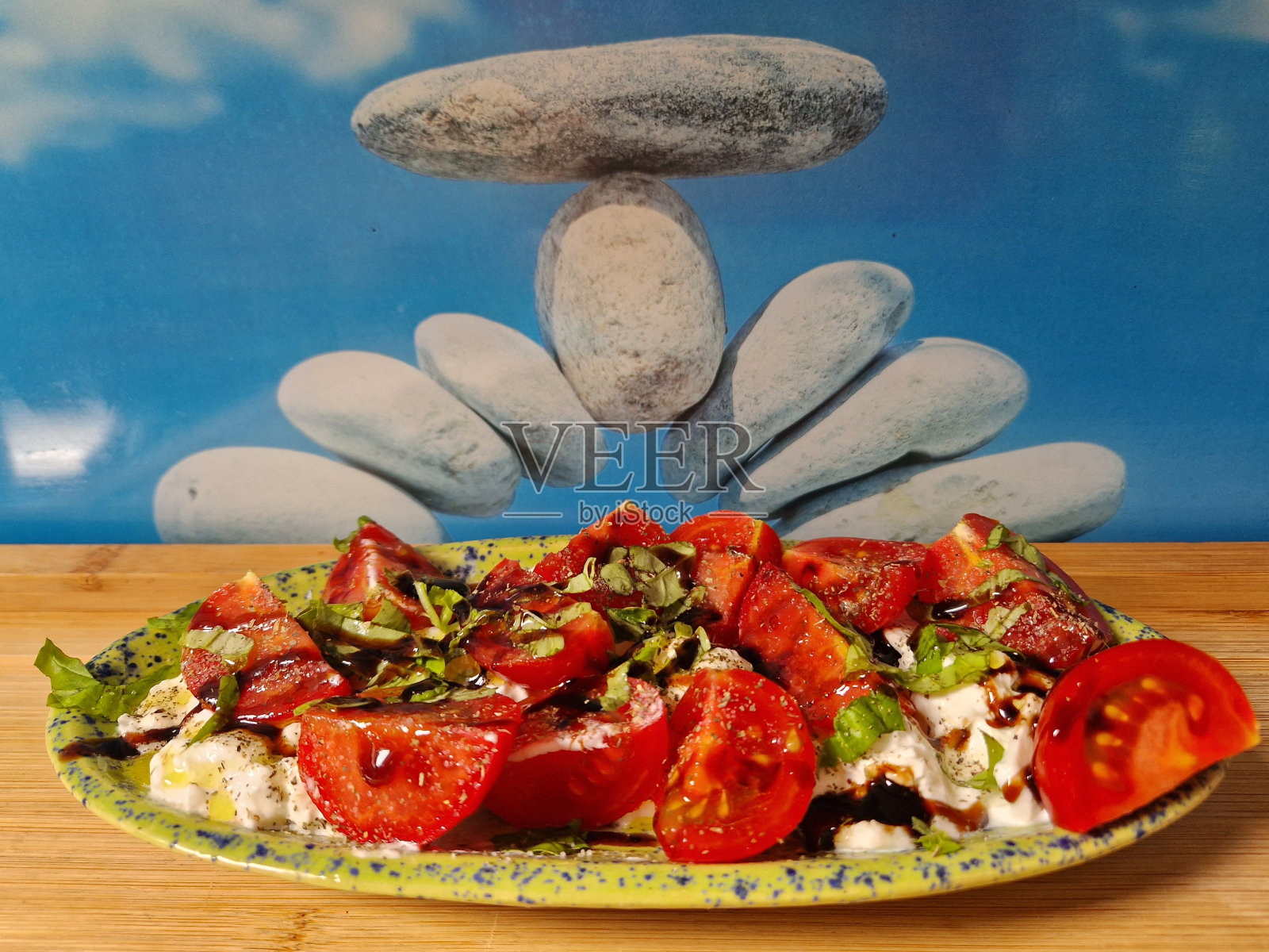 番茄沙拉配布拉塔干酪照片摄影图片