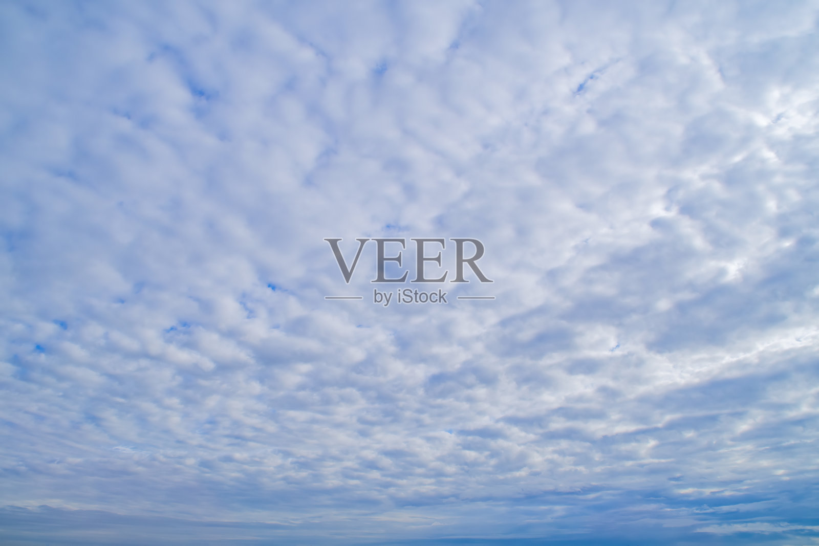 背景与天空和云后退到透视。照片摄影图片