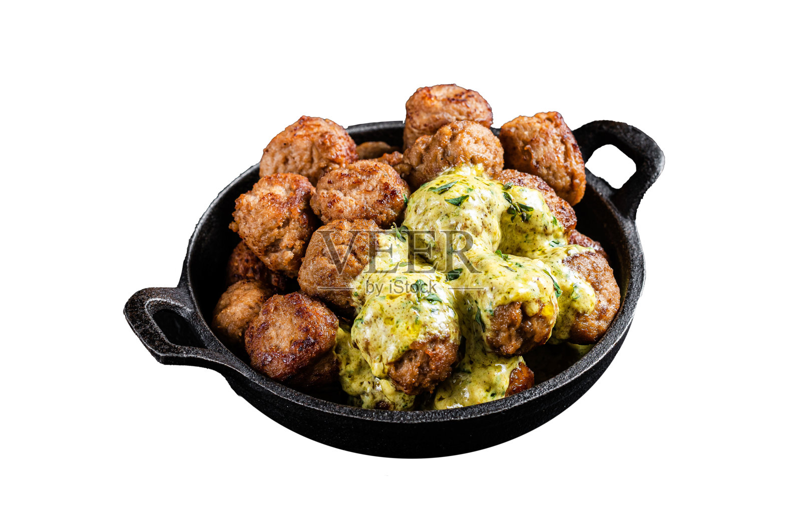 奶油沙司瑞典牛肉肉丸煎锅。孤立，白色背景。照片摄影图片