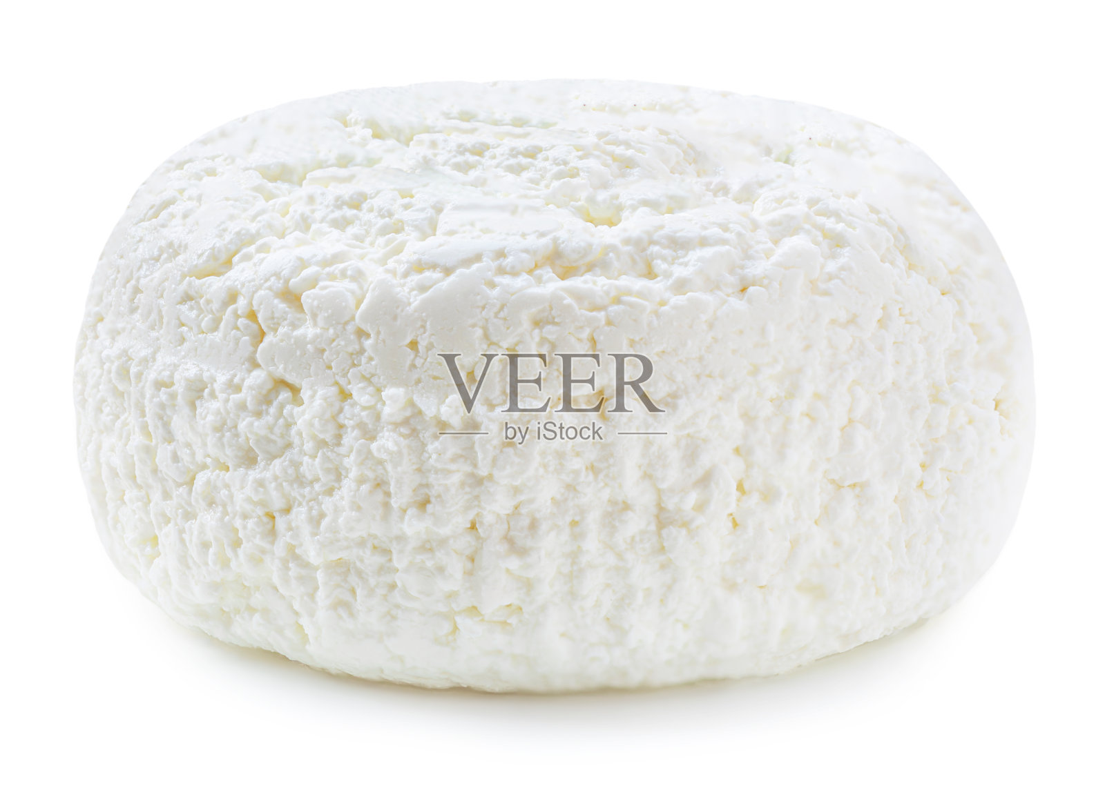 白背景上孤立的白干酪特写。新鲜颗粒状的松软干酪或羊乳酪照片摄影图片