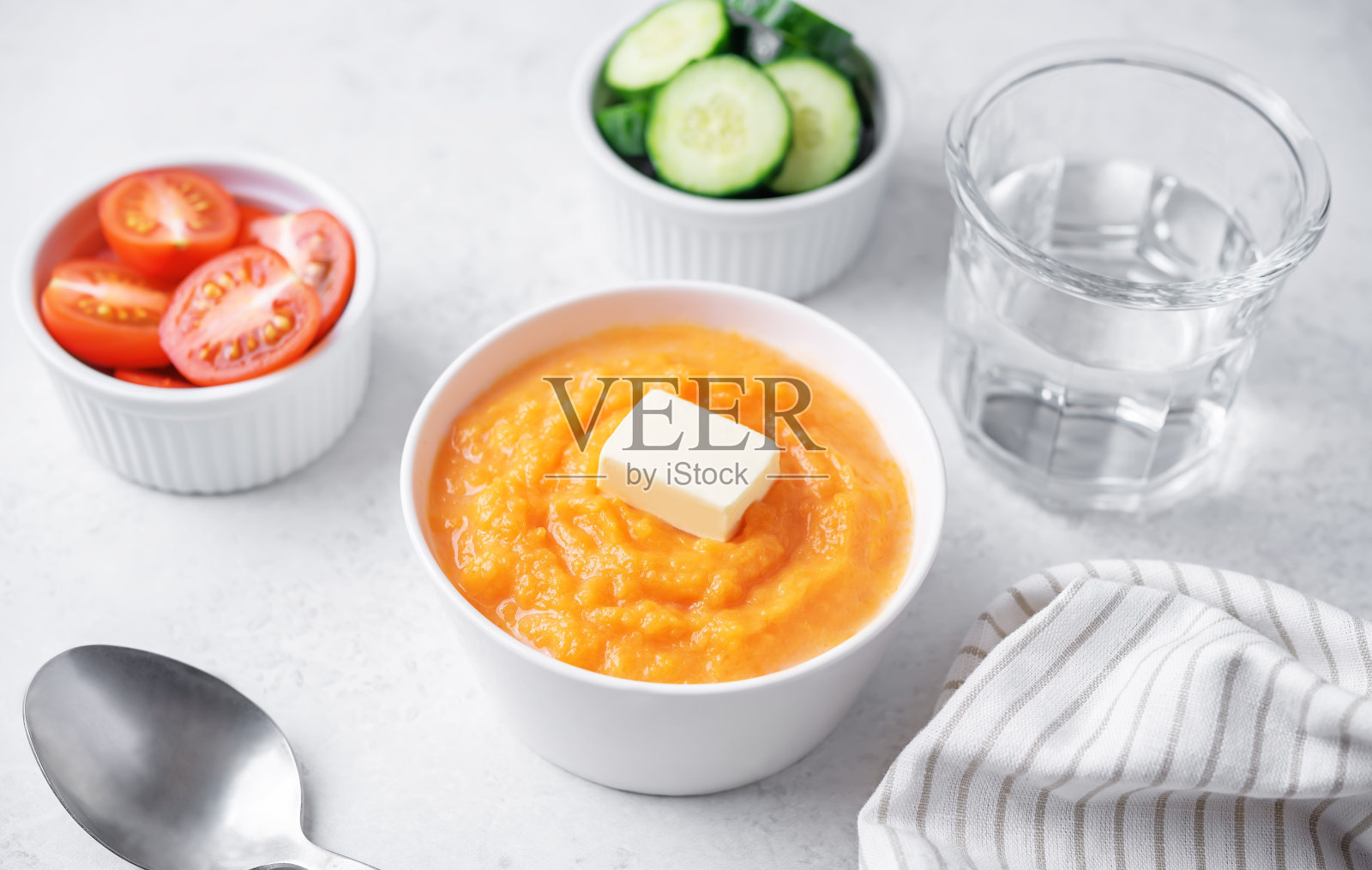 在碗里煮熟的红薯泥照片摄影图片